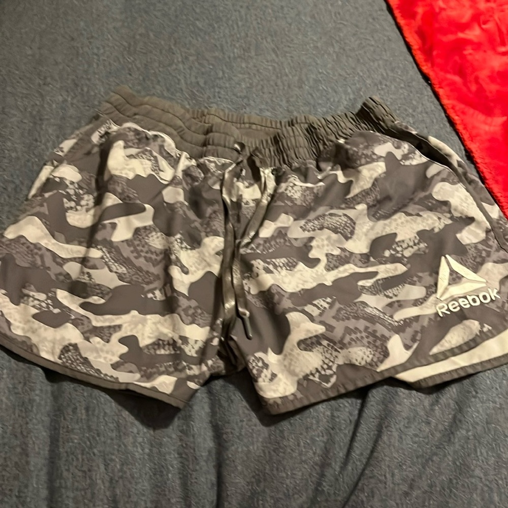 Reebok stretchy shorts with pockets